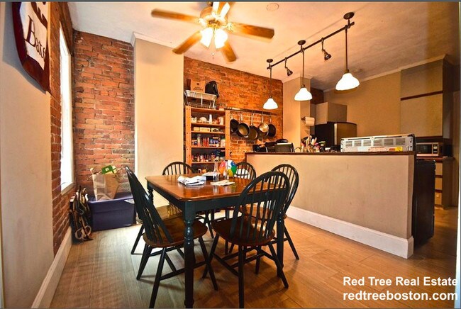 Foto del edificio - 1793 Beacon St