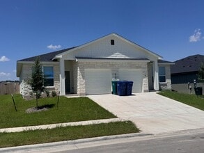 Building Photo - 616 Pacific Crest Trl