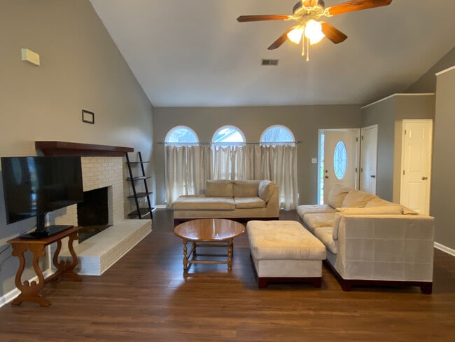 Building Photo - Room in Single Family Home on Hathshire Dr
