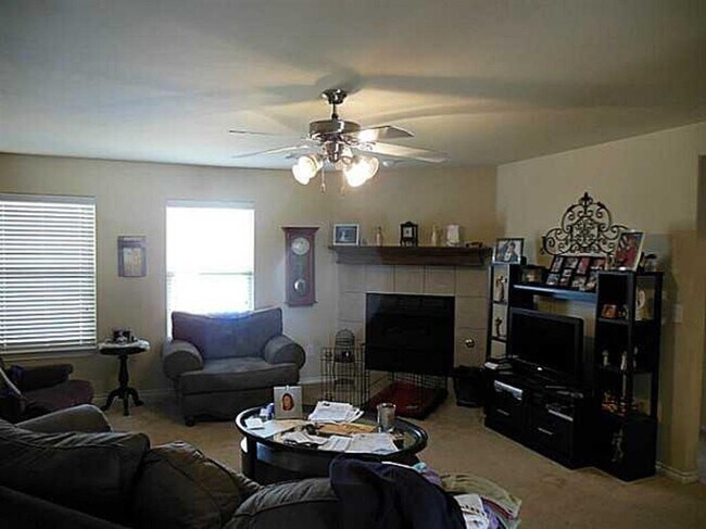 Building Photo - 605 S Kaylee Ln