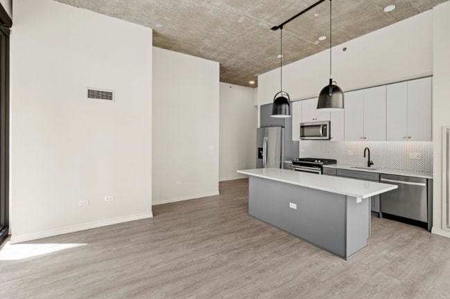 Photo - 147 W Huron St Apartment