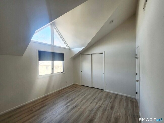 Building Photo - 25 Cottage St