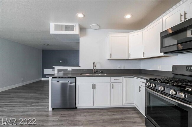 Foto del edificio - 3305 Cheyenne Gardens Way