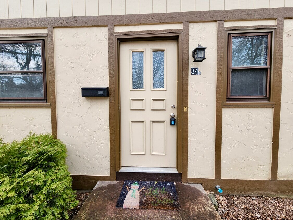 34 Orchard St, ster, NY 14580 Townhome Rentals in ster NY