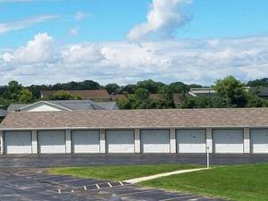 Building Photo - 394 Pine Tree Dr