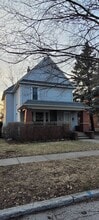 Building Photo - 130 1/2 Buttonwood Ave