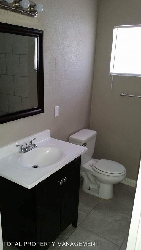 Primary Photo - 486 North Cir