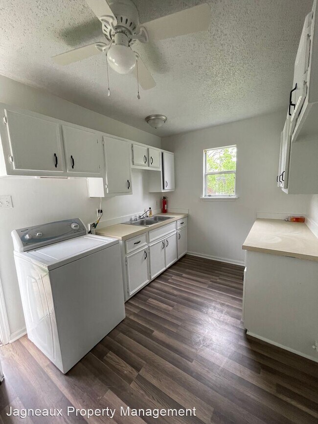 Building Photo - 3 br, 1 bath House - 1900 9th Ave