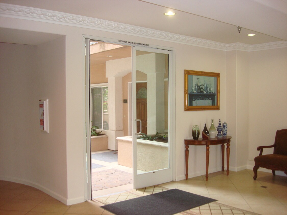 Building Photo - 120 De Anza St #207