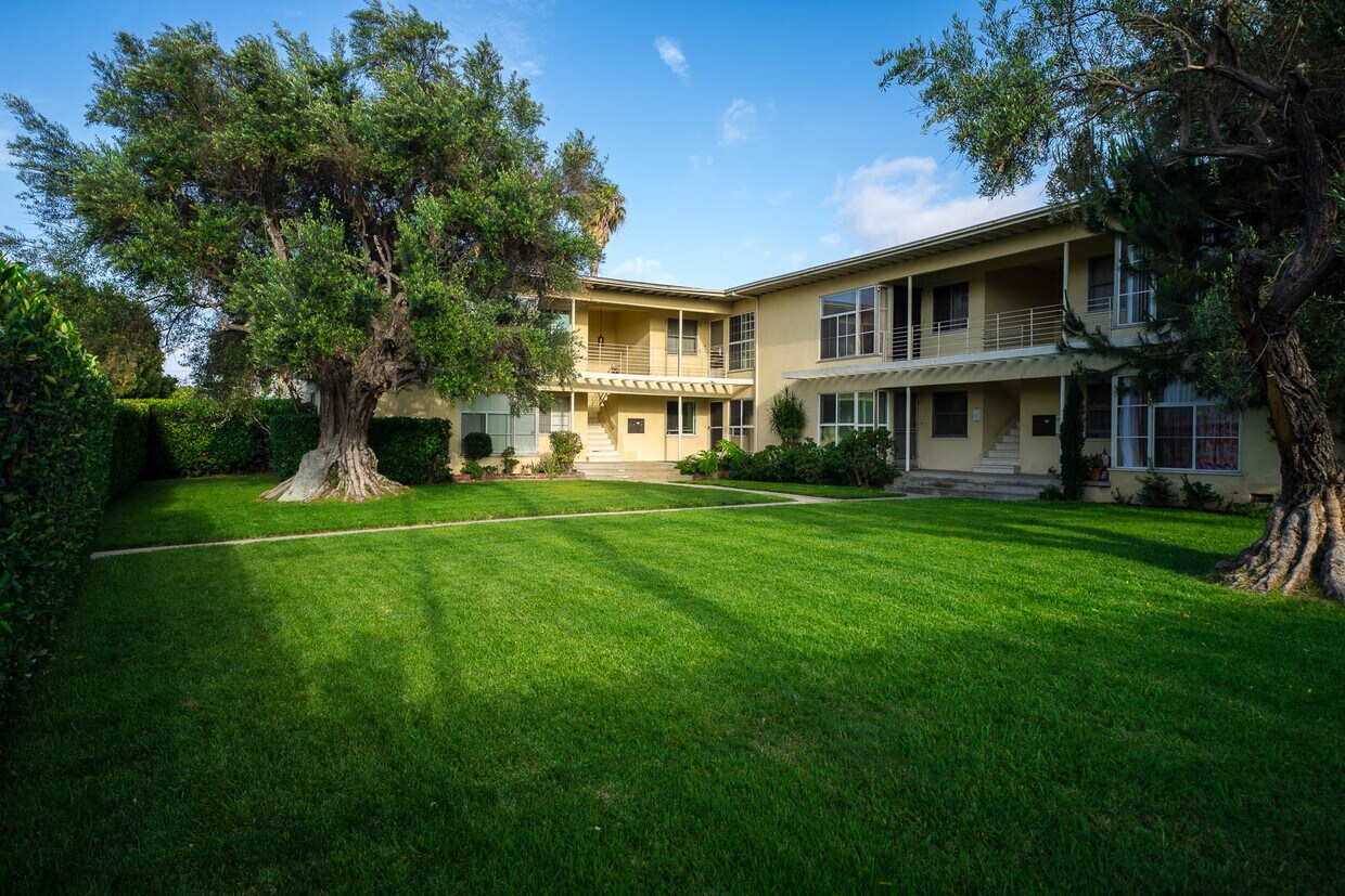 Foto principal - 5782 Clemson St