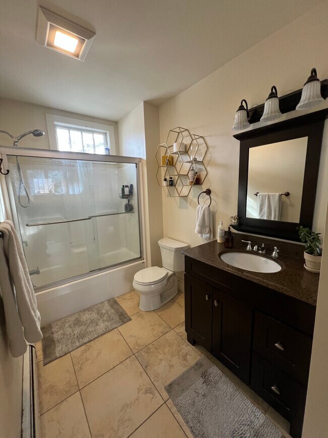 Baño - 430 Shelburne Rd