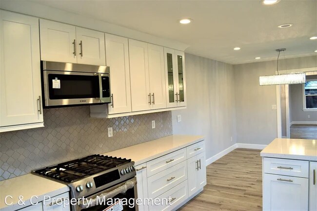 kitchen appliances - 326 Spar Ave
