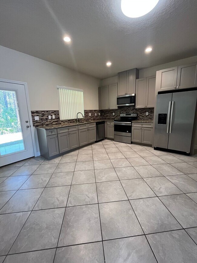 Foto del edificio - Charming 3 bedroom, 2 bathroom dulplex located in the desirable Palm Coast!