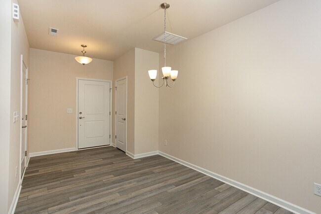 Foto del edificio - Beautiful 3 bedroom, 2.5 bath townhome in ...