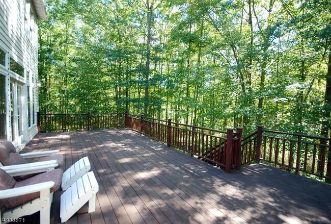 Building Photo - 567 River Rd