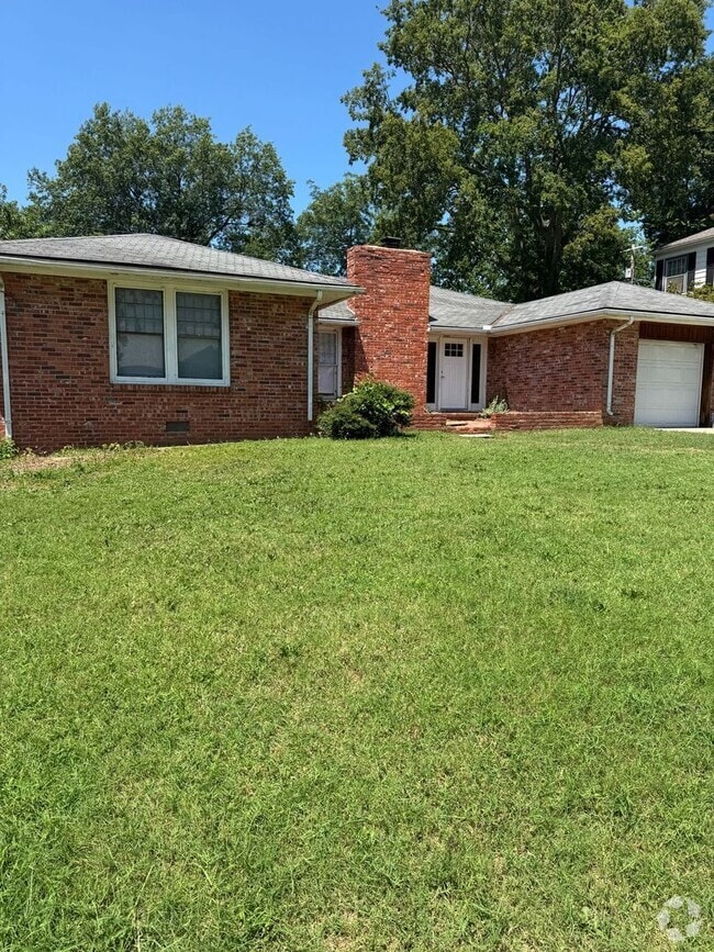 Building Photo - 1725 Cherokee Pl