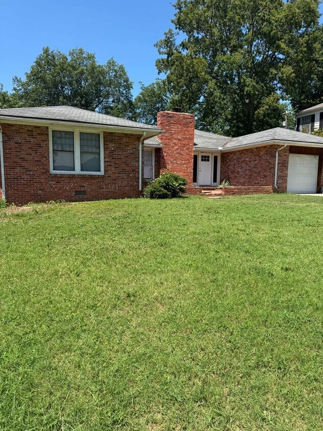 Foto principal - 1725 Cherokee Pl