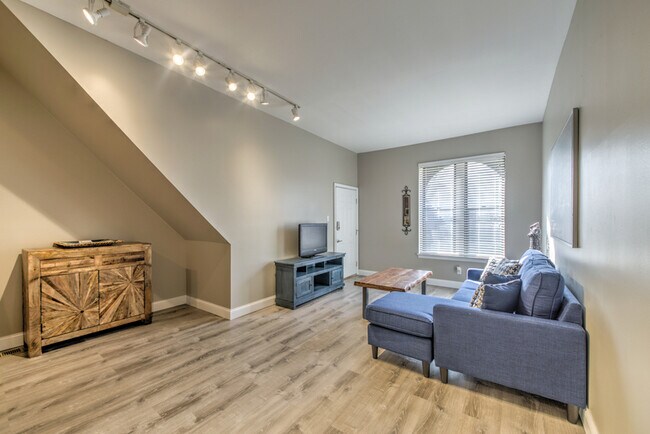 Foto del edificio - 3639 McRee Ave