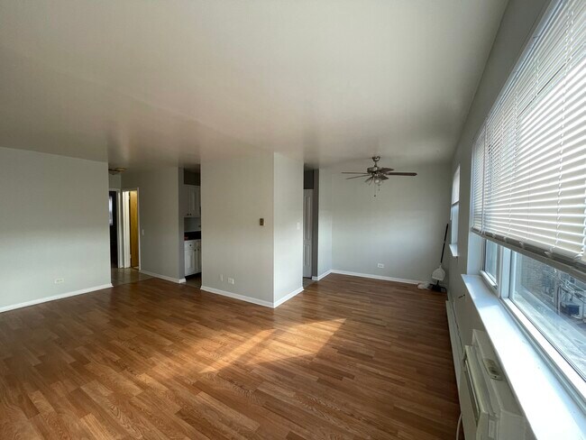 Foto del edificio - 5920 N Kenmore Ave