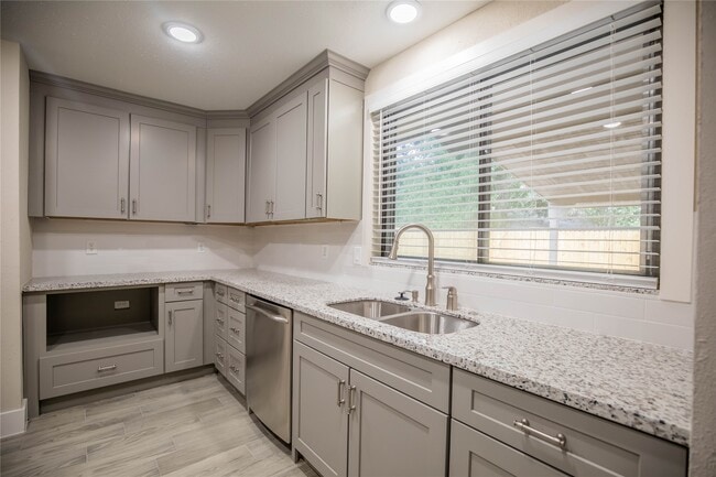 Foto del edificio - 3919 Wintergreen Dr