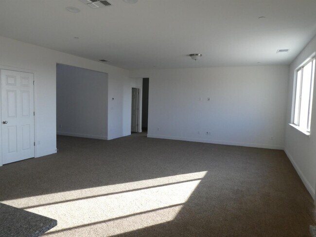 Foto del edificio - 2885 N Hornet Ave