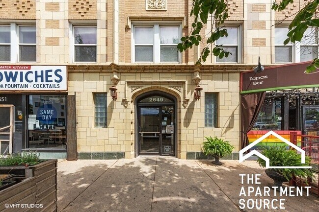 Foto del edificio - 2649 N Kedzie Ave