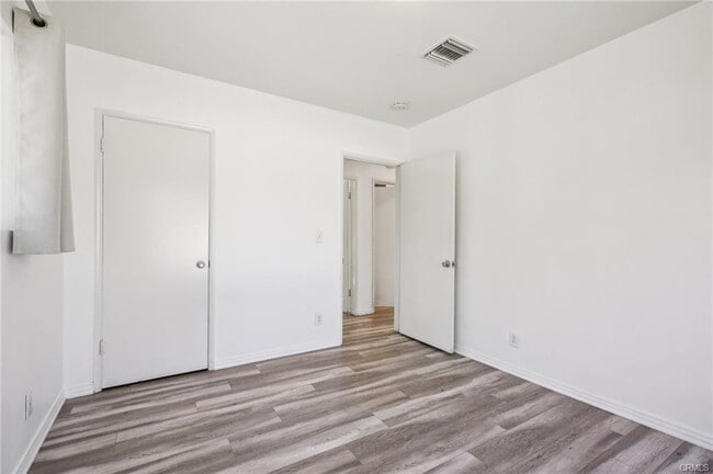 Foto del edificio - 16001 Tuba St