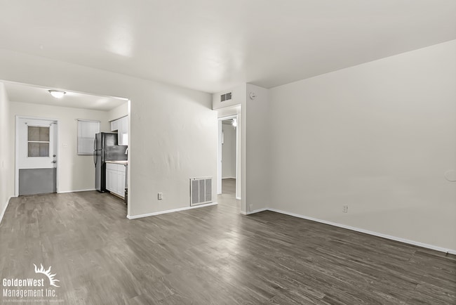 Building Photo - Charming 2Bdm 1Ba Apartment in Phoenix - M...