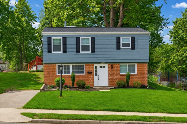 Building Photo - 14220 Fallbrook Ln
