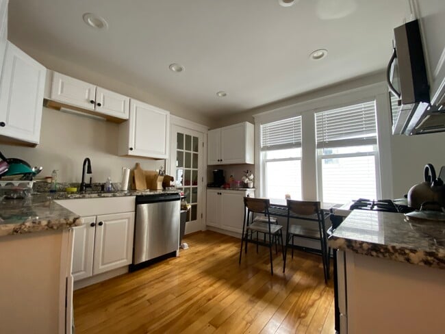 Building Photo - 6 Westminster St