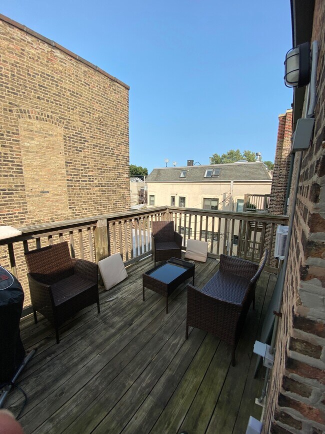 Building Photo - 1150 W Lill Ave