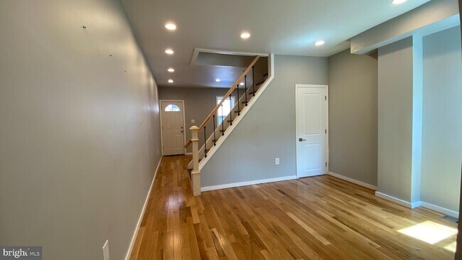 Foto del edificio - 2321 E Cabot St