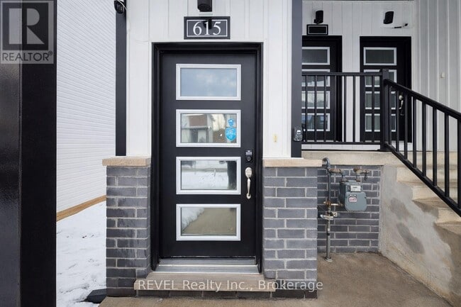 Building Photo - 615 - 4263 FOURTH AVENUE