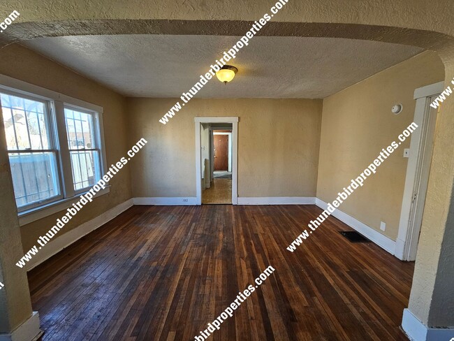 Foto del edificio - 2 bedroom, 1 bath near CNM and UNM