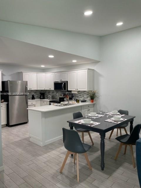 Foto del edificio - 6396 Royal Woods Dr