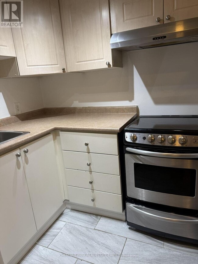 Building Photo - 43 Elm Ave