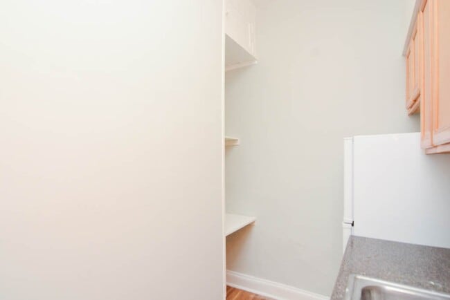 Building Photo - 4752 N Paulina St