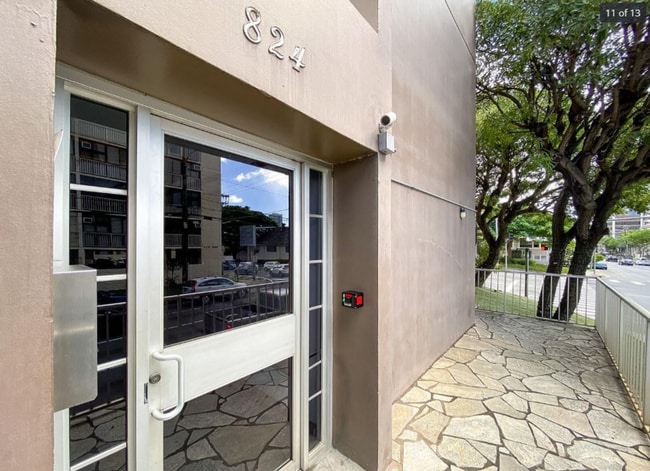 Building Photo - Fully renovated studio, 824 Kinau st