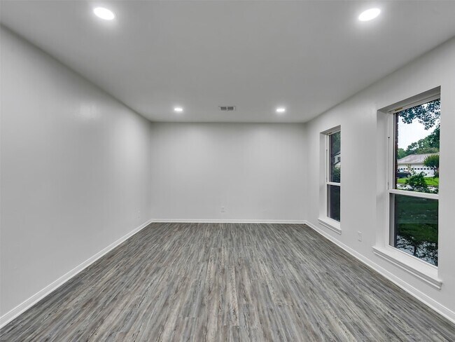 Building Photo - 4023 Laverock Rd