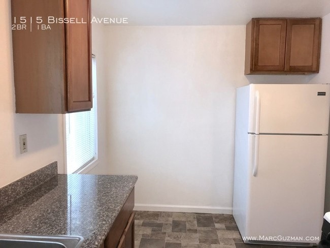 Building Photo - Lower Level Apartment Near Bart