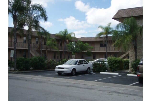 Building Photo - Rustic Manor Apartments