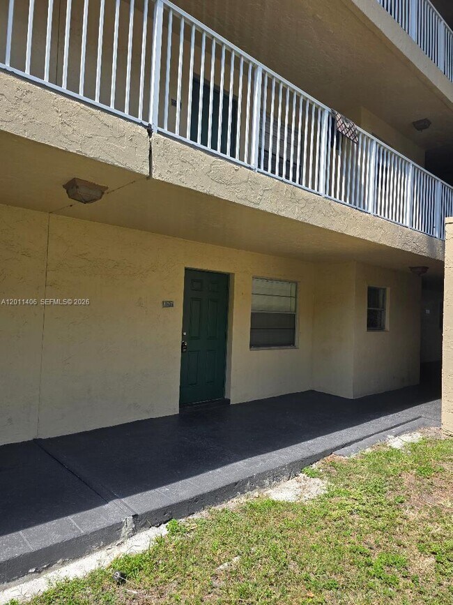 Foto del edificio - 1300 Moffett St
