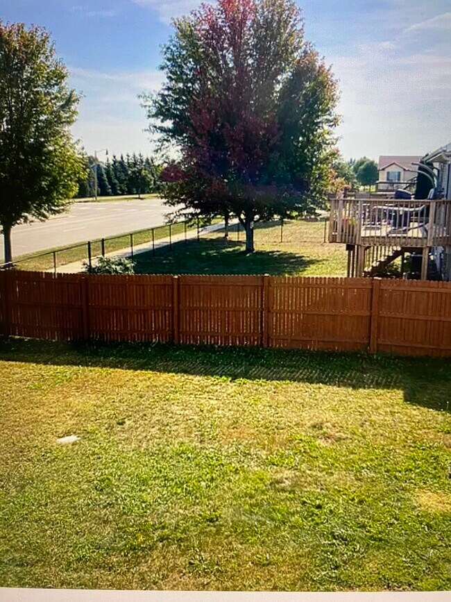 Foto del edificio - 6609 Black Spruce St