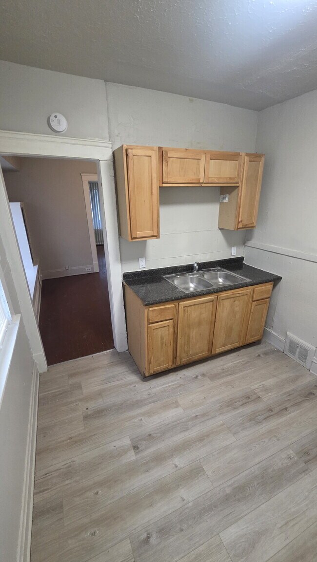 Foto del edificio - "2-Bedroom with Full Bath -Spacious"