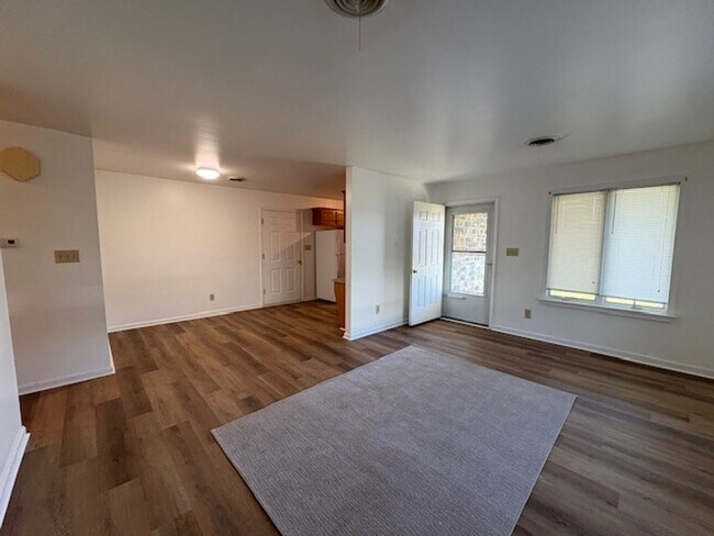Foto del edificio - Single Level Half Duplex w/ Garage