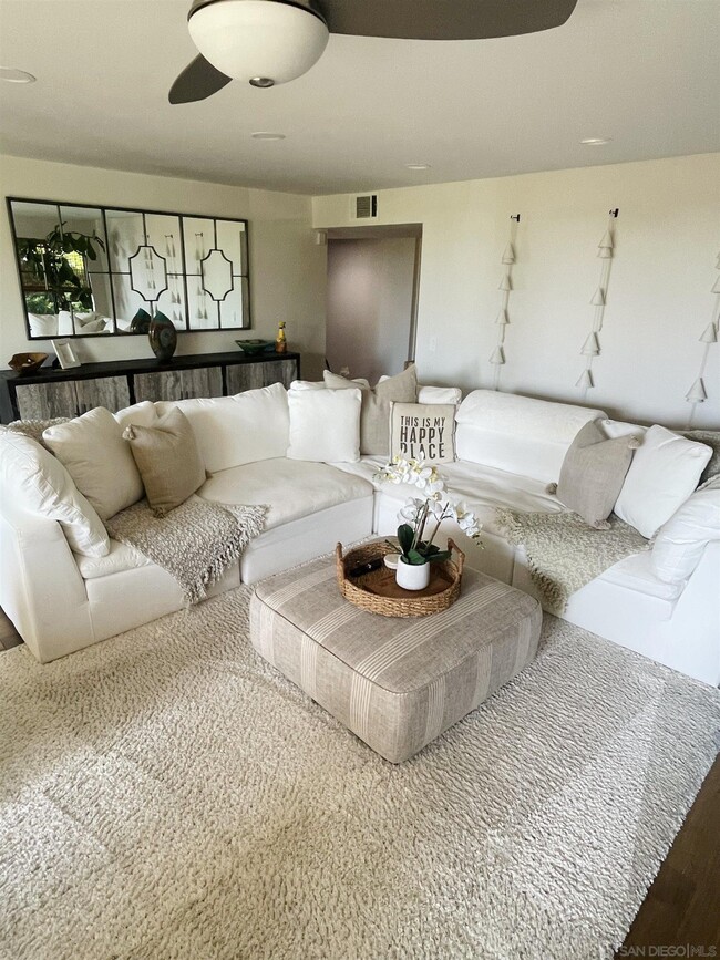 Foto del edificio - 242 Dolphin Cove Ct