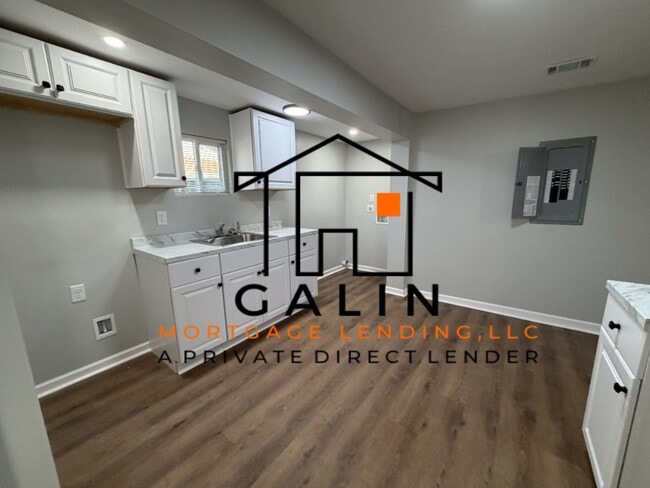 Building Photo - 602 W 61st St