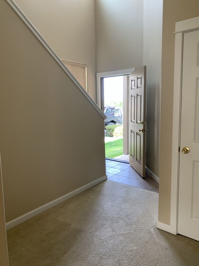 Building Photo - BEAUTIFUL ASPEN WINDS DUPLEX