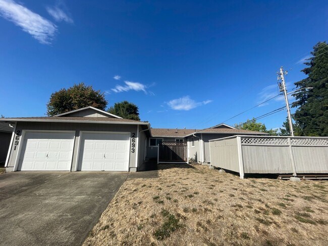 Foto del edificio - 2691-2693 18th Ave SE