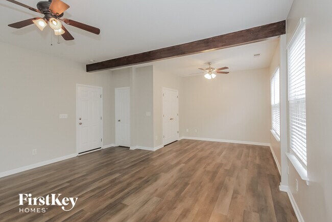 Foto del edificio - 136 Meandering Way Ln